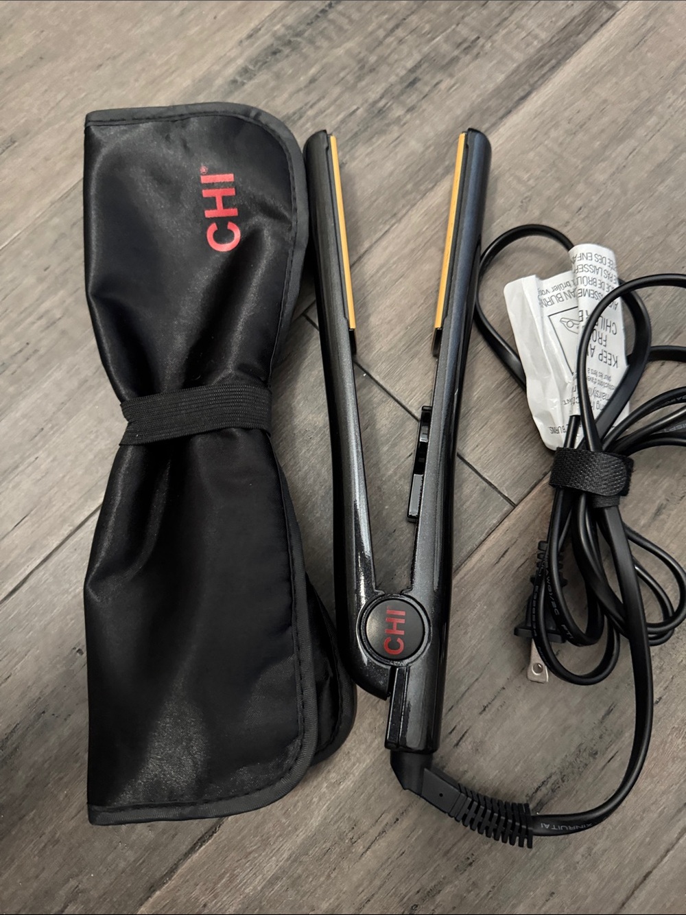 CHI Ceramic Hair Straightener - Black with Gold Plates - Picture 8 of 9